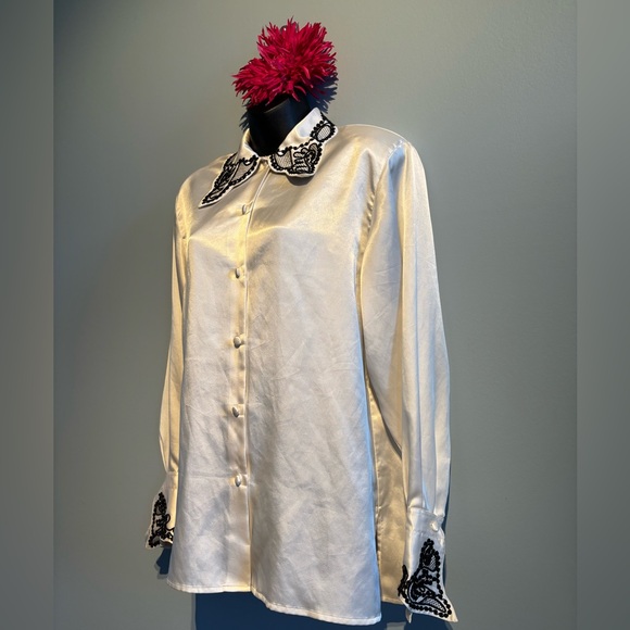 Como Vintage Satin Blouse with Black Embroidery - Picture 5 of 16